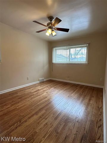 21624 Winshall Street, Saint Clair Shores, MI 48081