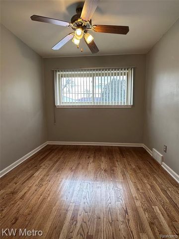 21624 Winshall Street, Saint Clair Shores, MI 48081