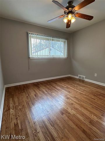 21624 Winshall Street, Saint Clair Shores, MI 48081