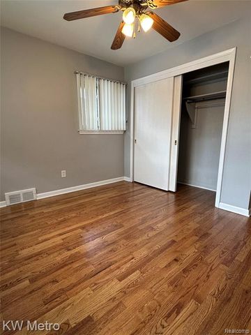 21624 Winshall Street, Saint Clair Shores, MI 48081