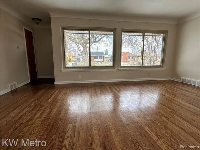 21624 Winshall Street, Saint Clair Shores, MI 48081