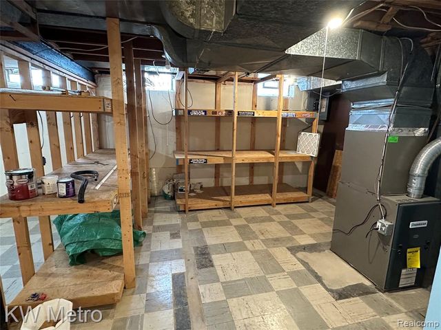 21624 Winshall Street, Saint Clair Shores, MI 48081