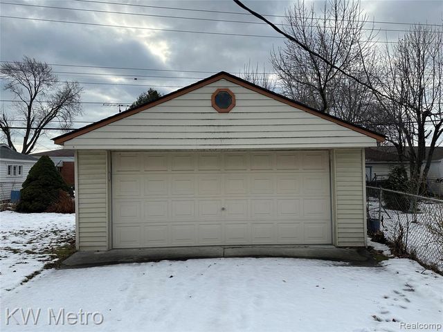 21624 Winshall Street, Saint Clair Shores, MI 48081