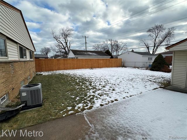 21624 Winshall Street, Saint Clair Shores, MI 48081