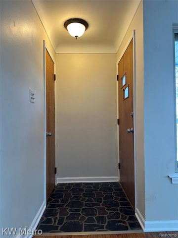 21624 Winshall Street, Saint Clair Shores, MI 48081