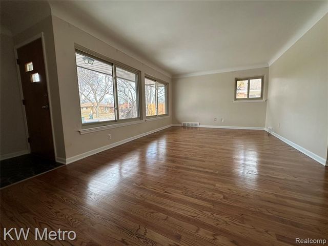 21624 Winshall Street, Saint Clair Shores, MI 48081