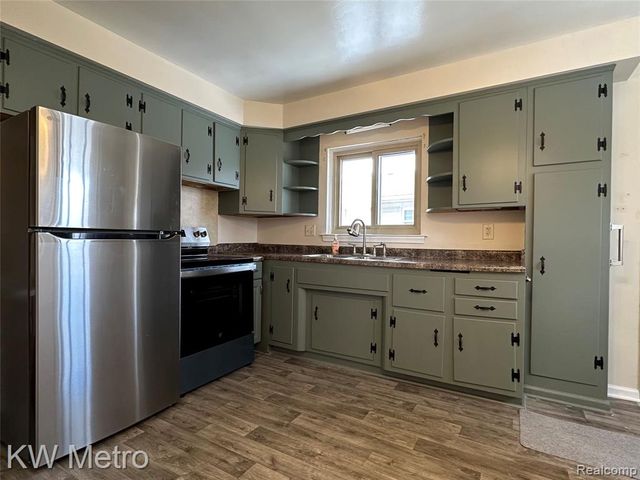 21624 Winshall Street, Saint Clair Shores, MI 48081