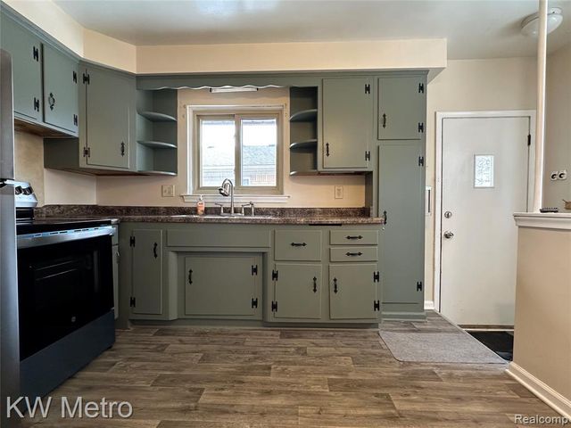 21624 Winshall Street, Saint Clair Shores, MI 48081