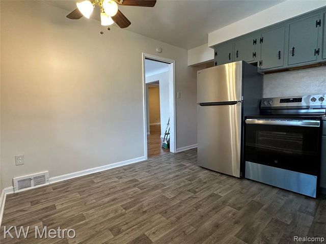 21624 Winshall Street, Saint Clair Shores, MI 48081