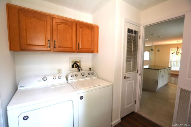 1661 Old Country Road 516, Riverhead, NY 11901