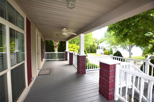 1661 Old Country Road 516, Riverhead, NY 11901