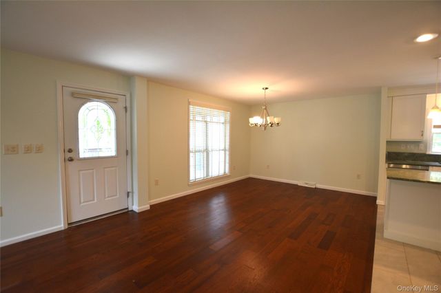 1661 Old Country Road 516, Riverhead, NY 11901