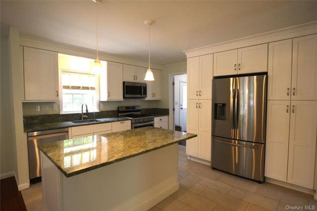 1661 Old Country Road 516, Riverhead, NY 11901