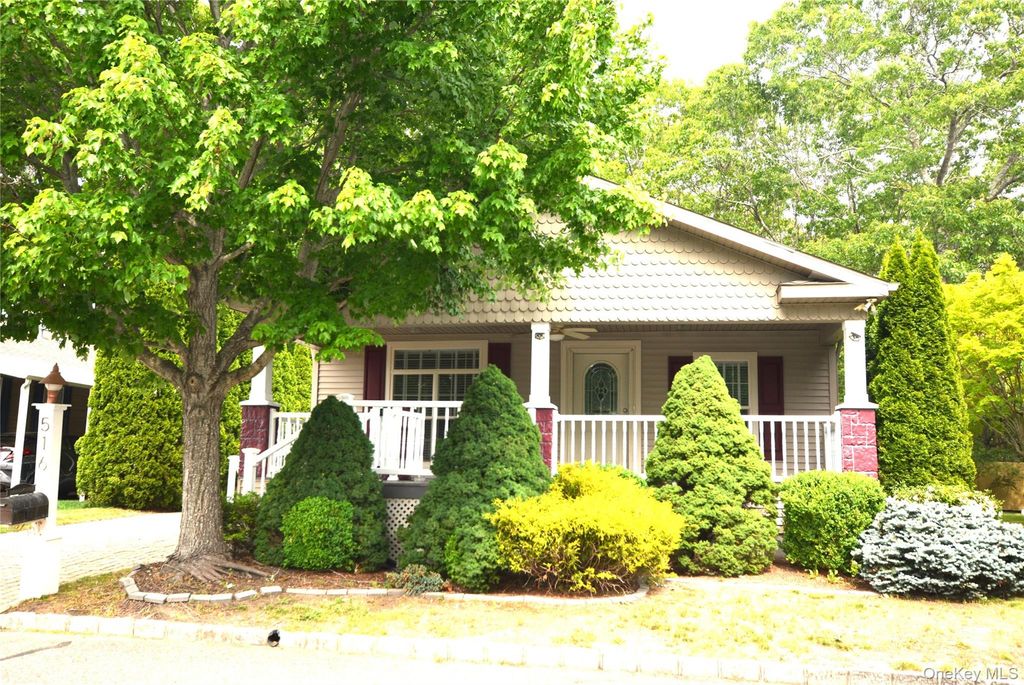 1661 Old Country Road 516, Riverhead, NY 11901