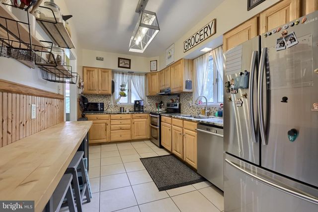 2018 MARIETTA AVE, Lancaster, PA 17603