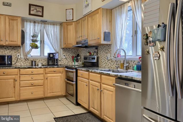 2018 MARIETTA AVE, Lancaster, PA 17603