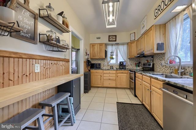 2018 MARIETTA AVE, Lancaster, PA 17603