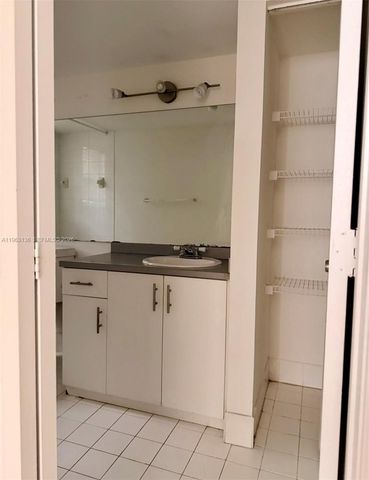 777 SW 111th Way 301, Pembroke Pines, FL 33025