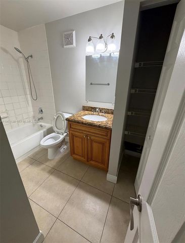 777 SW 111th Way 301, Pembroke Pines, FL 33025