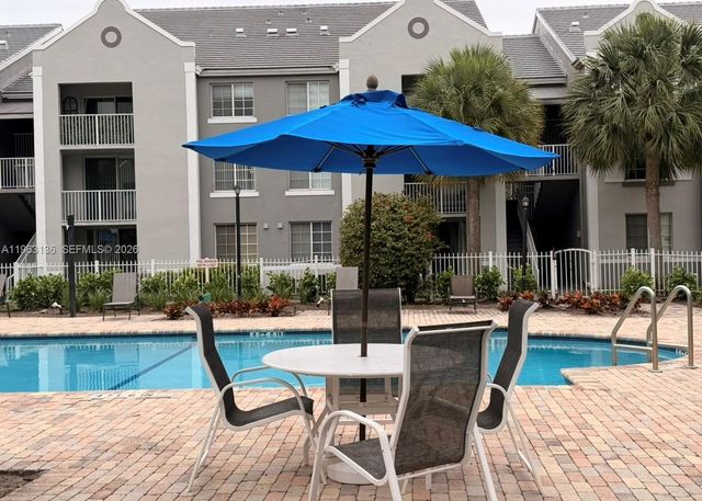 777 SW 111th Way 301, Pembroke Pines, FL 33025