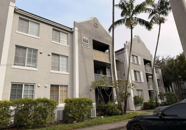 777 SW 111th Way 301, Pembroke Pines, FL 33025