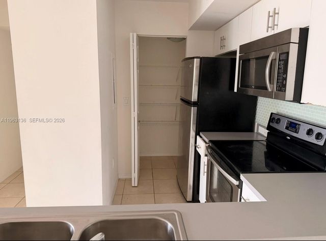 777 SW 111th Way 301, Pembroke Pines, FL 33025