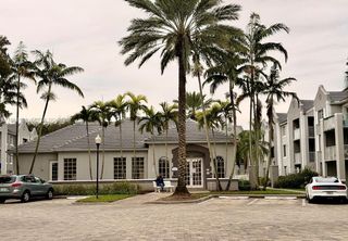 777 SW 111th Way 301, Pembroke Pines, FL 33025