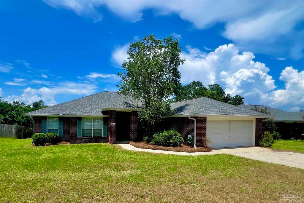 4780 La Casa Cir, Pace, FL 32571