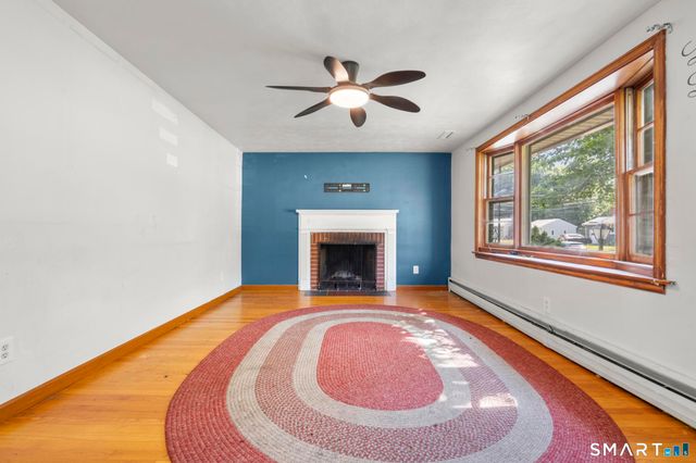 27 Allen Street, Enfield, CT 06082