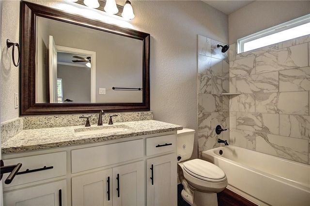 305 Wyatt Street, Waxahachie, TX 75165