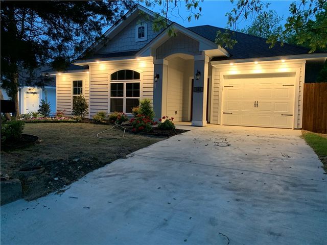 305 Wyatt Street, Waxahachie, TX 75165