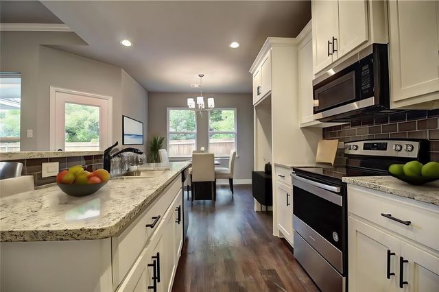 305 Wyatt Street, Waxahachie, TX 75165
