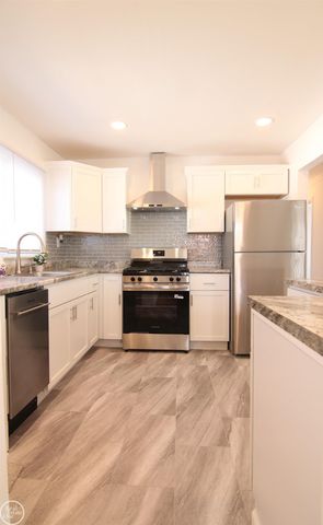 28260 Edward Street, Roseville, MI 48066