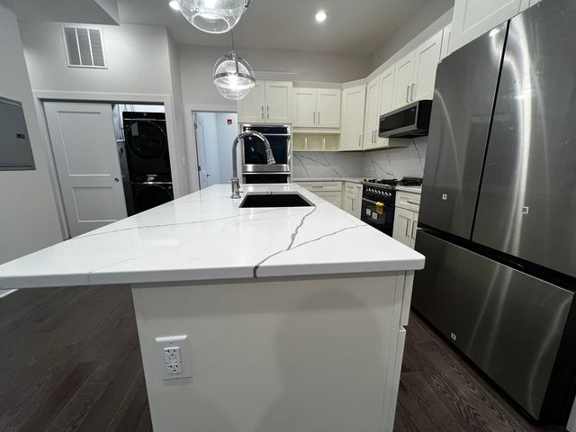 4819 Main Street 204, Skokie, IL 60077