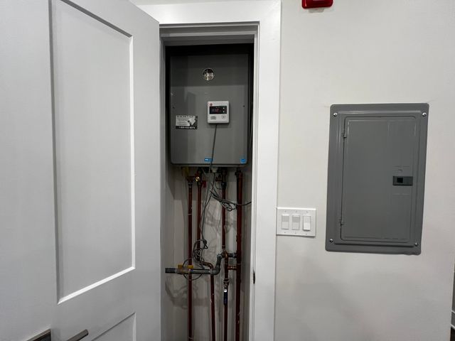 4819 Main Street 204, Skokie, IL 60077