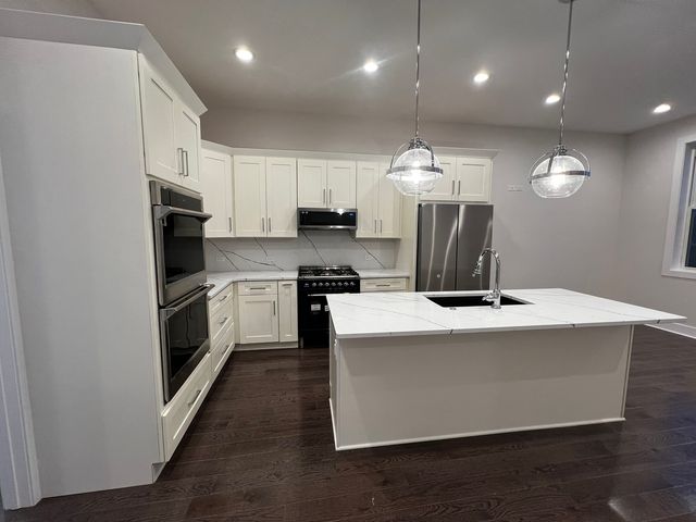 4819 Main Street 204, Skokie, IL 60077