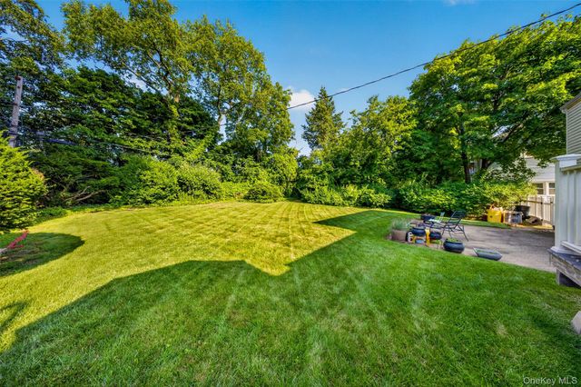 50 Sylvia Lane, Plainview, NY 11803