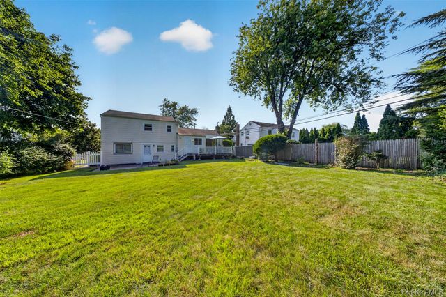 50 Sylvia Lane, Plainview, NY 11803