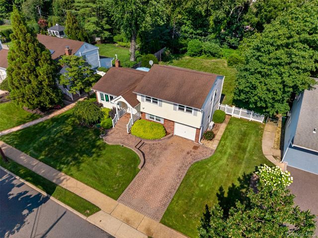 50 Sylvia Lane, Plainview, NY 11803
