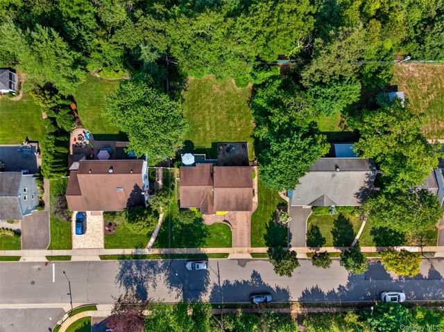 50 Sylvia Lane, Plainview, NY 11803