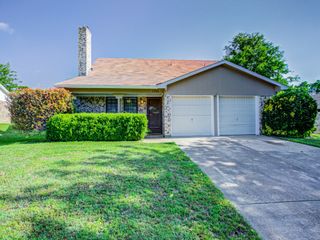 1701 Edge Hill Road, Benbrook, TX 76126