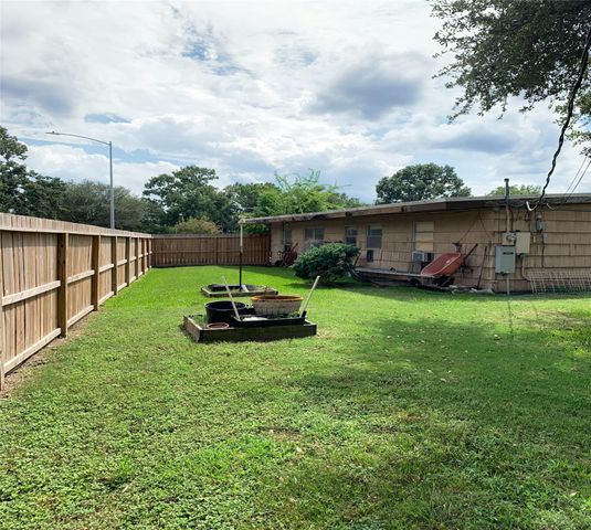 7402 Dearborn Street, Houston, TX 77055
