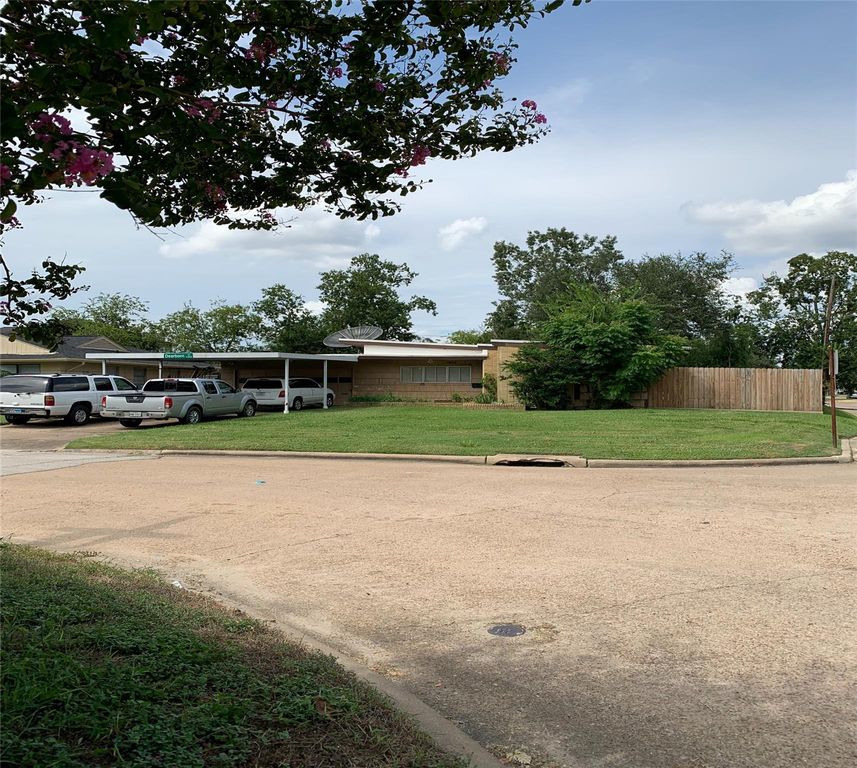 7402 Dearborn Street, Houston, TX 77055