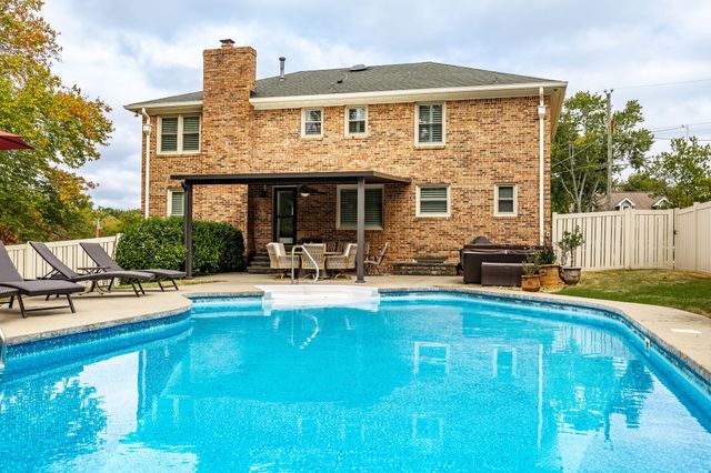 107 Meadow Ln, Hendersonville, TN 37075