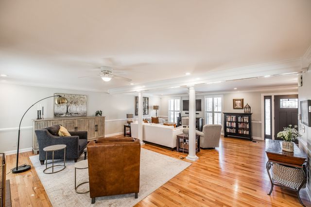 107 Meadow Ln, Hendersonville, TN 37075