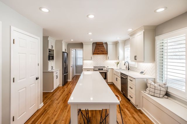 107 Meadow Ln, Hendersonville, TN 37075