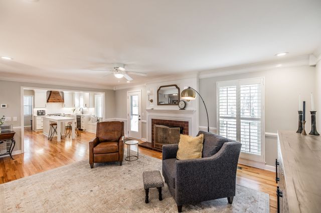 107 Meadow Ln, Hendersonville, TN 37075