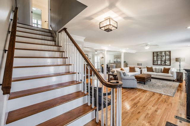 107 Meadow Ln, Hendersonville, TN 37075