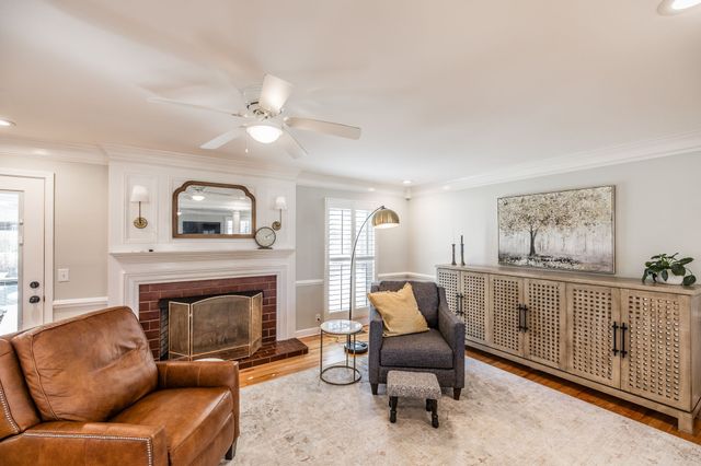 107 Meadow Ln, Hendersonville, TN 37075