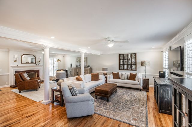 107 Meadow Ln, Hendersonville, TN 37075